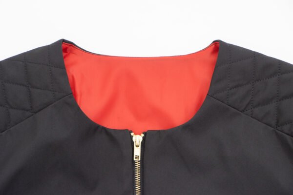 Jacket negra con cierre