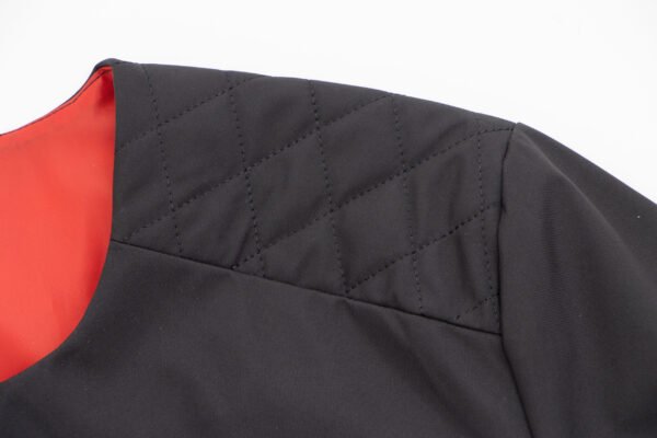 Jacket negra con cierre