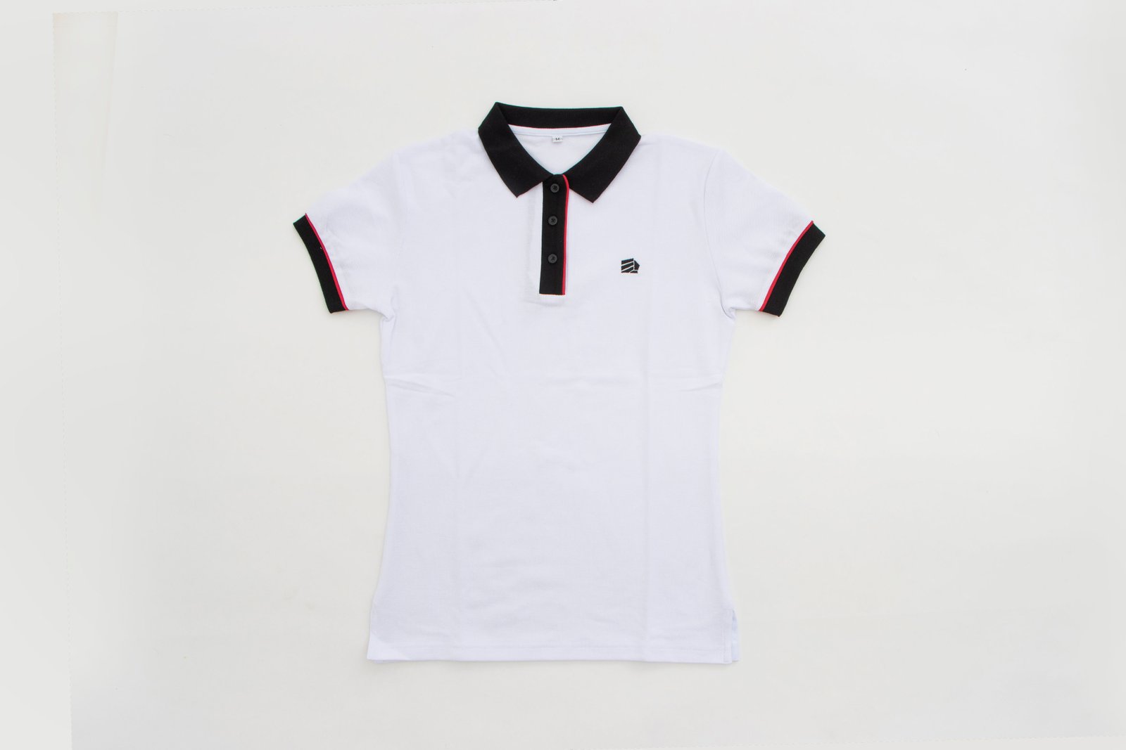 Camiseta polo blanco, cuello blandiz y resortes negros