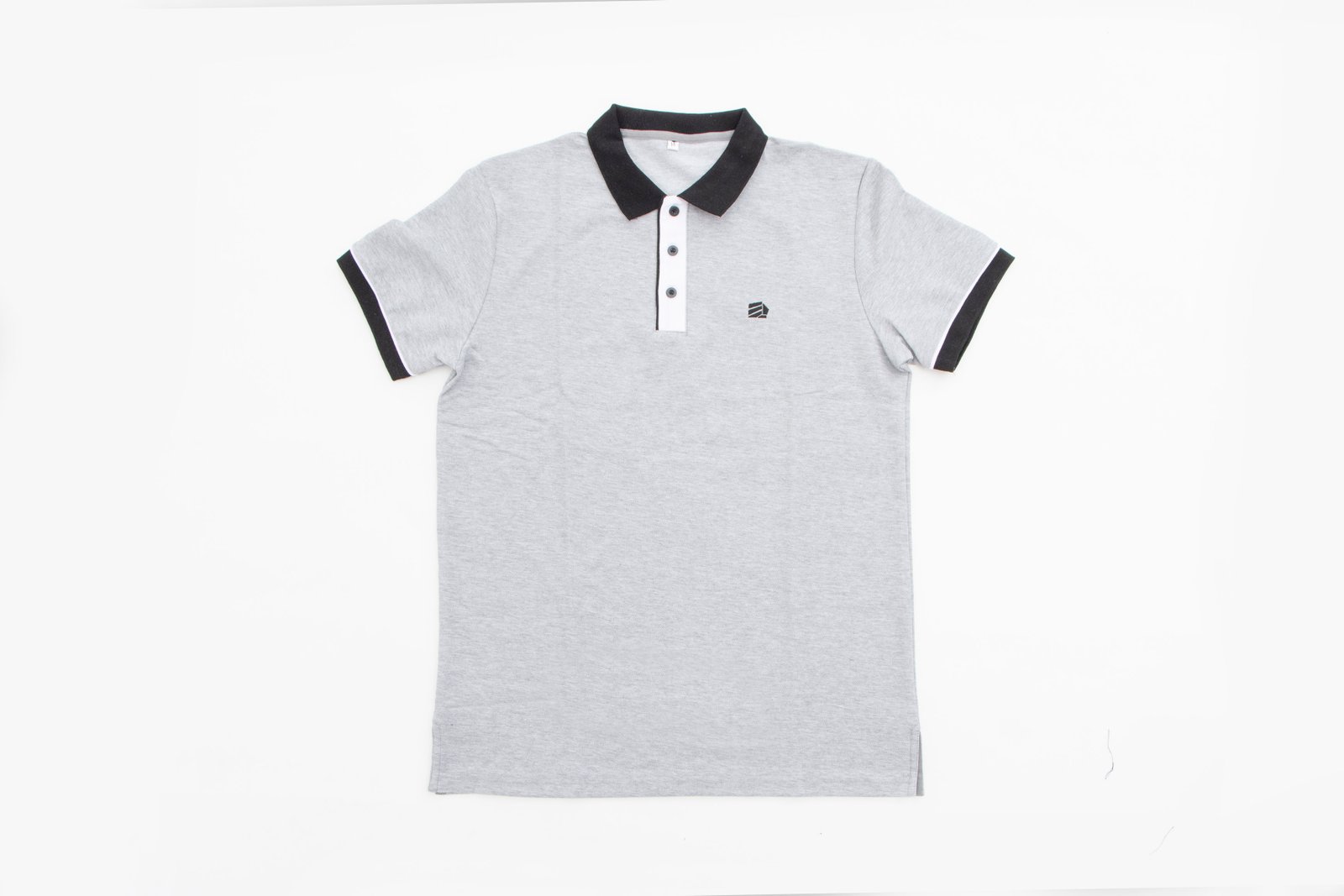 Camiseta polo color plomo